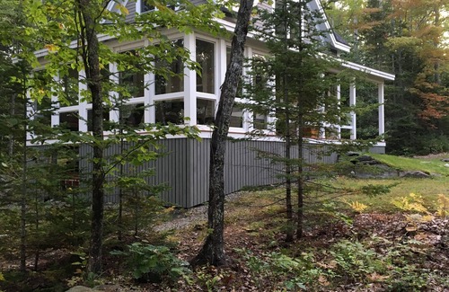 Belmont House | Charming peaceful lakefront cottage near seacoast towns of Belfast and Camden