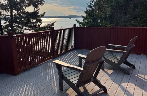 Pembroke House | Charming Pembroke cabin, stunning views, total privacy, beach combing, near town