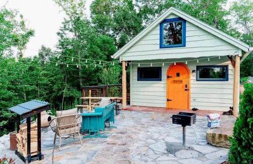 Lupton City House | Charming Pet-Friendly Cabin with Stunning Mountain Views in Chattanooga, Tennessee