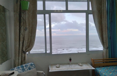 Jose Menino Apartment | CHARMING PET FRIENDLY SEASIDE LIVING APARTMENT
