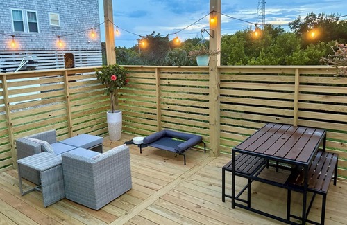 Rodanthe Apartment | Charming pet friendly studio 350 feet away from the Rodanthe Pier and the beach.
