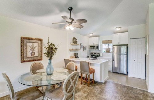 Palm Beach Gardens Cottage | Charming PGA National Getaway -Relax,Dine, and Shop in Florida