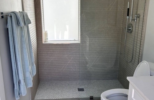 Seven Mile Beach House | Charming pool house with AC and WiFi in West Bay.