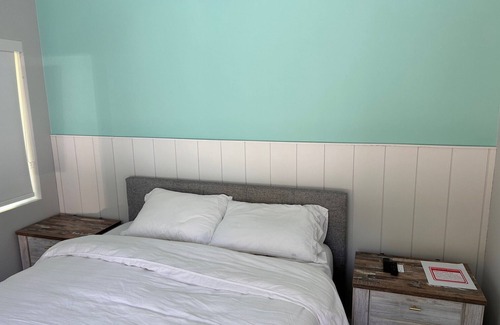 Seven Mile Beach House | Charming pool house with AC and WiFi in West Bay.