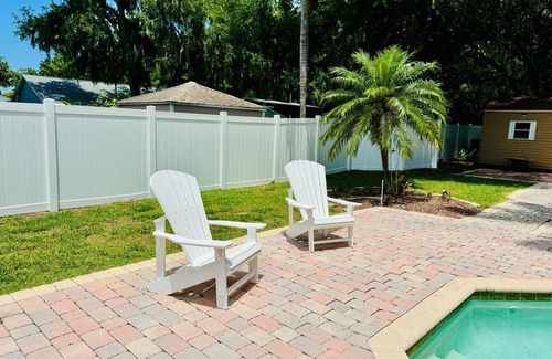 Edgewood House | Charming pool house with 3-bedrooms with WiFi, AC in delightful Orlando location
