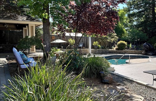 Represa Apartment | Charming poolside studio in Folsom with WiFi, AC