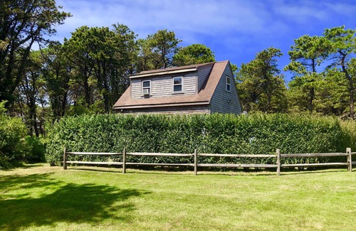Eel Point Cottage | Charming Post and Beam Cottage! Walk to the beach, Tennis, Bike Path, & Shuttle