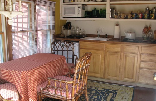North Stonington Cottage | Charming Post and Beam Cottage (near Foxwoods)