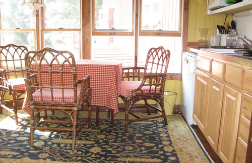 North Stonington Cottage | Charming Post and Beam Cottage (near Foxwoods)