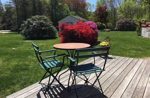 North Stonington Cottage | Charming Post and Beam Cottage (near Foxwoods)