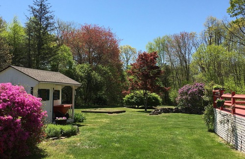 North Stonington Cottage | Charming Post and Beam Cottage (near Foxwoods)