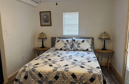 Texarkana Cottage | Charming private 2-bedroom cottage in Texarkana with WiFi, AC and peacocks!