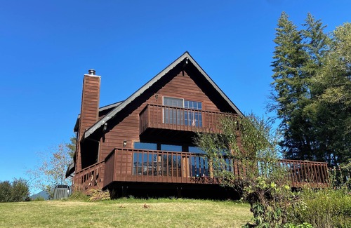 Randle Cabin | Charming private 3-bedroom cabin with WiFi, AC and Hot Tub in quaint Randle.