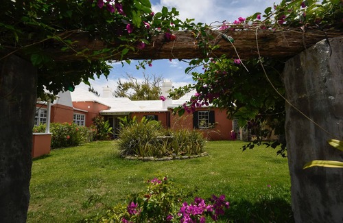 Somerset Village Cottage | Charming Private Cottage by the Beach