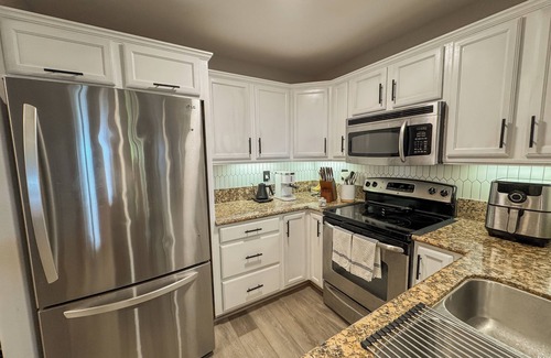 Clairemont Condo | Charming & Private Corner Condo- With Sunny Patio