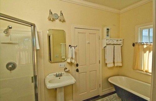 Sonoma Cottage | Charming Private Cottage in the Wine Country with Tennis Court