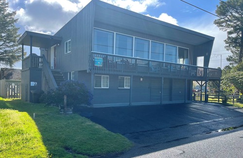 Long Beach House | Charming Private Home - 1 block walk to the beach, 4 blocks from city center.