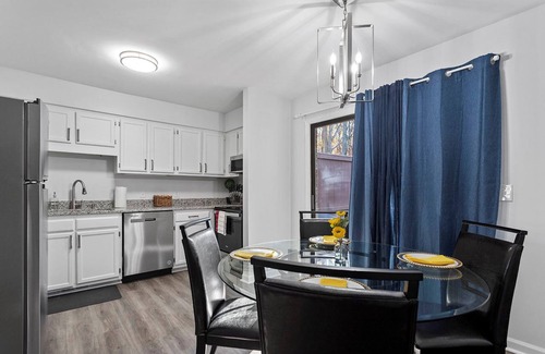 Brookhaven House | Charming Private Oasis - close to airport, mall, and downtown.