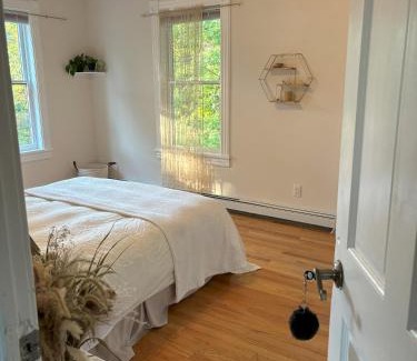 Saugerties South House | Charming Private Studio Saugerties