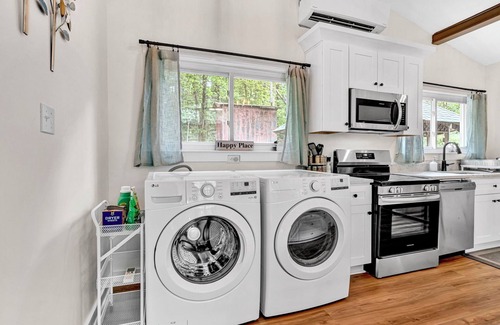 Hendersonville Cottage | Charming Private Pet Friendly Cottage Minutes from Downtown Hendersonville