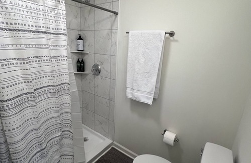 Hardwick House | Charming Private Bedroom with WiFi, AC in awesome Milledgeville