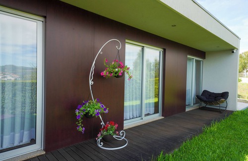 Guimaraes House | Charming 3-bedroom house with Barbecue area, AC and WiFi in Guimarães