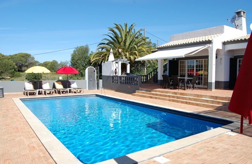 Charneca Villa | Charming villa with 3 bedrooms, WiFi, central heating and sea views