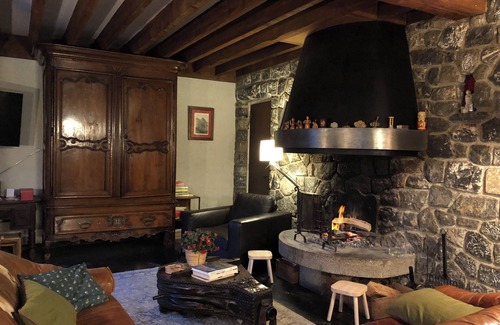 Campan Ski Chalet | CHARMING PYRENEES MOUNTAINS CHALET.
