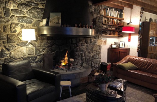 Campan Ski Chalet | CHARMING PYRENEES MOUNTAINS CHALET.