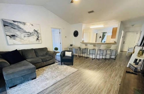 Watertown House | Charming & Quaint Family Home in a quiet Cul De Sac