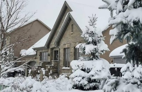Sainte-Julie Villa | Charming Quality House 10 mins from ski, Private Pool Summer