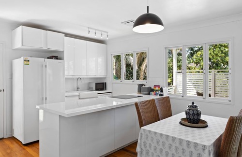 Stafford Heights House | Charming Queenslander Getaway