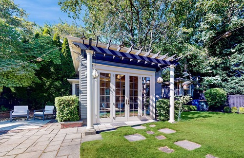 Queen Anne Apartment | Charming Queen Anne Studio w/Serene Garden, 1 Block to Kerry Park