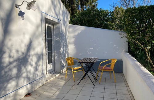 Le Palais House | Charming Quiet Cottage Near Shops, Garden, Pets Allowed, No WiFi/TV