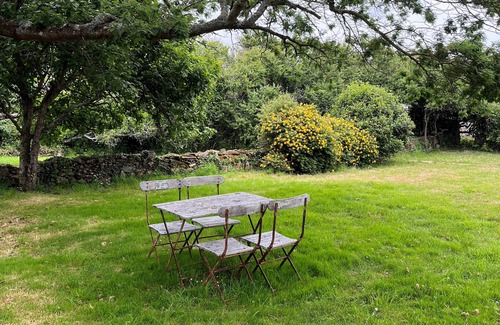 Groix House | Charming quiet house with garden in Kerlard