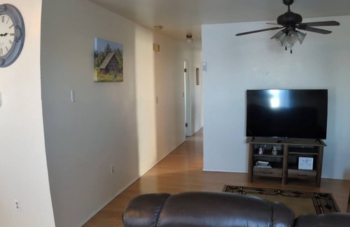 Pendleton House | Charming,Quiet,spacious 3-bedroom duplex minutes to all the Events in Pendleton