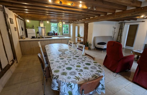 Freville-du-Gatinais Cottage | Charming Renovated Farmhouse: Tranquil Getaway near Forest with Modern Amenities
