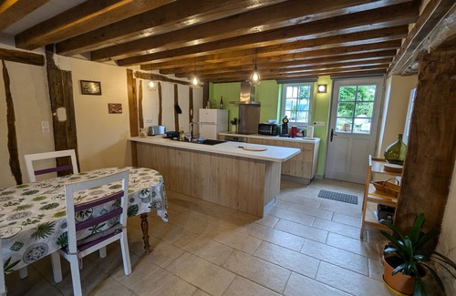 Freville-du-Gatinais Cottage | Charming Renovated Farmhouse: Tranquil Getaway near Forest with Modern Amenities