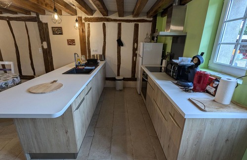 Freville-du-Gatinais Cottage | Charming Renovated Farmhouse: Tranquil Getaway near Forest with Modern Amenities