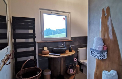 Monistrol-sur-Loire Bed & Breakfast | Charming Retreat with Private Terrace, Jacuzzi, and Wellness Massages near Lyon