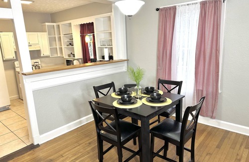 Fondren House | Charming & Relaxing Fondren Home Sleep 6