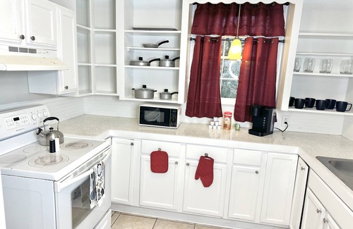 Fondren House | Charming & Relaxing Fondren Home Sleep 6