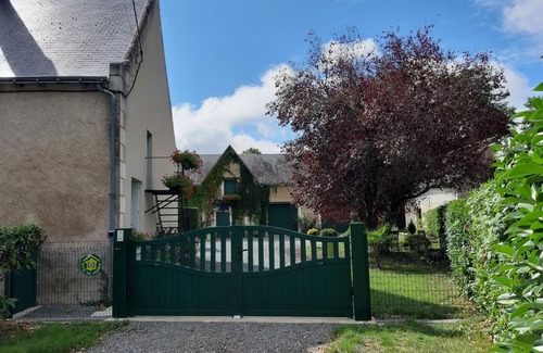 Beaumont-la-Ronce Cottage | Charming Renovated Country House, Close to Loire Valley Castles, Bikes, Garden, Wi-Fi