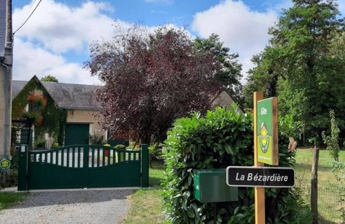 Beaumont-la-Ronce Cottage | Charming Renovated Country House, Close to Loire Valley Castles, Bikes, Garden, Wi-Fi