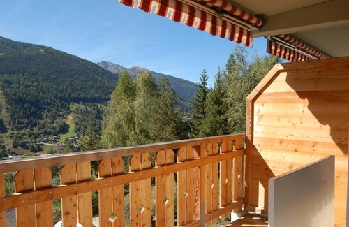 Noes Apartment | Charming renovated apartment with south-facing terrace