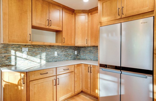 North End Cottage | Charming Renovated Cottage - Walk to UPS & Proctor