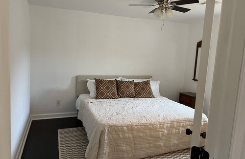 Pryor House | Charming Renovated Cottage
