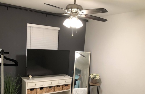 Donna House | "Charming Rental with 3Bedrooms, 2Full Bathroom, and Expansive Patio!"