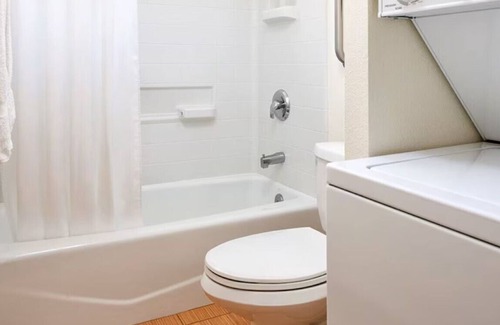 Pismo Beach Resort | Charming resort in superb Pismo Beach short walk to pier with WiFi, fitness room