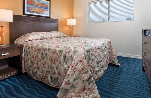 Pismo Beach Resort | Charming resort in superb Pismo Beach short walk to pier with WiFi, fitness room